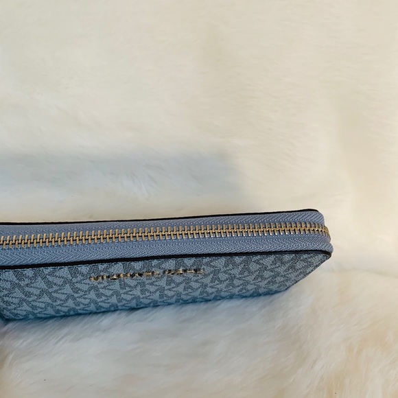 Michael Kors Jet Set Travel LG Flat Wristlet - Picture 3 of 6